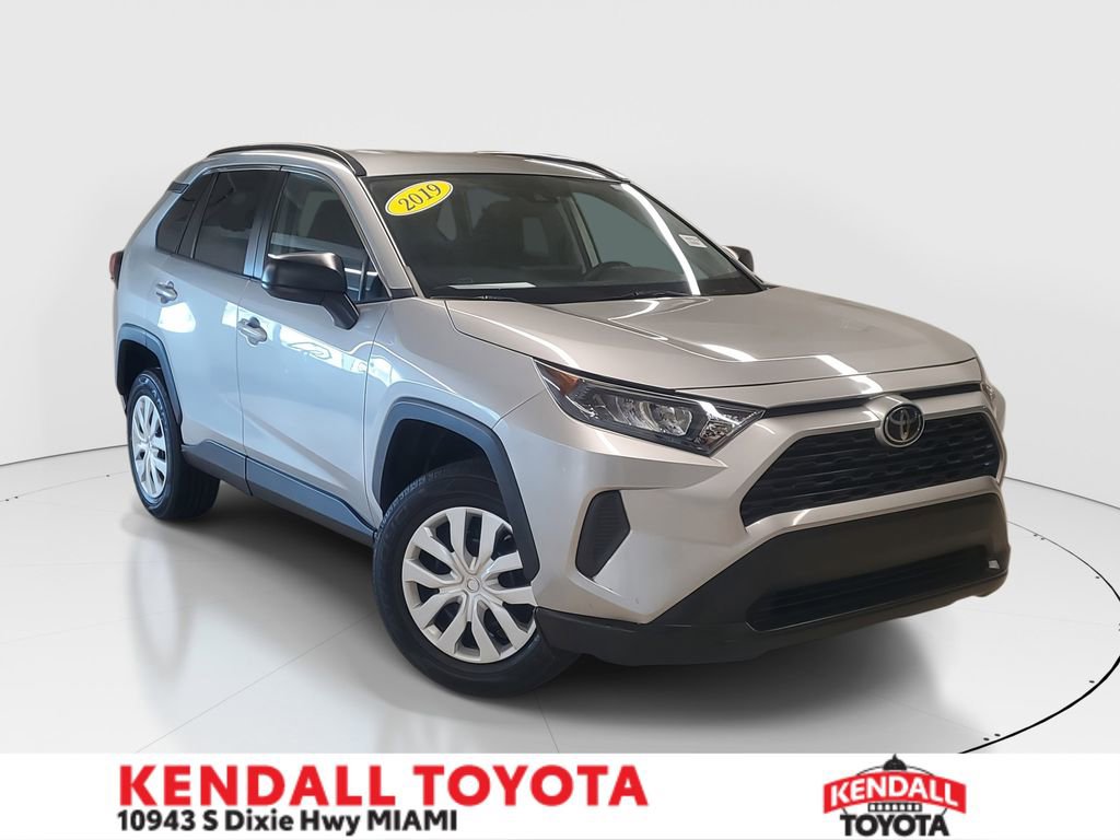 Used 2019 Toyota RAV4 LE image 1
