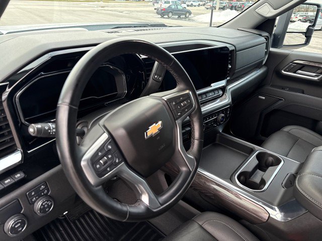 Used 2024 Chevrolet Silverado 3500 LTZ w/ LTZ Convenience Package RWD image 17