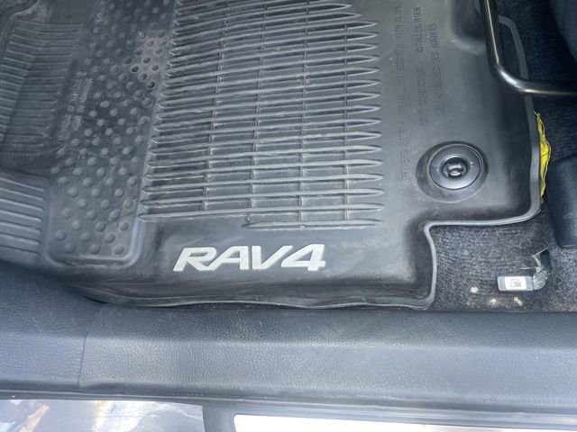 Used 2018 Toyota RAV4 XLE AWD/4WD image 24