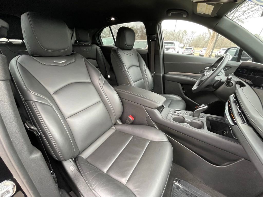 Used 2024 Cadillac XT4 Premium Luxury image 31
