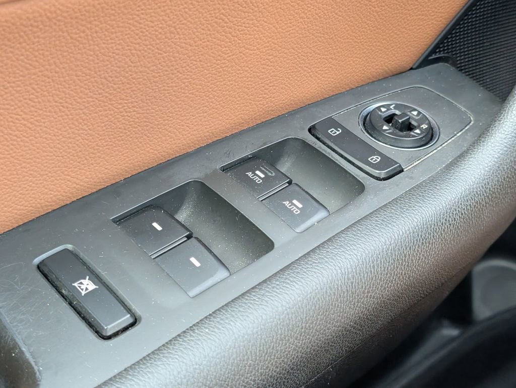 Used 2015 Hyundai Sonata Limited w/ Option Group 06 FWD image 12