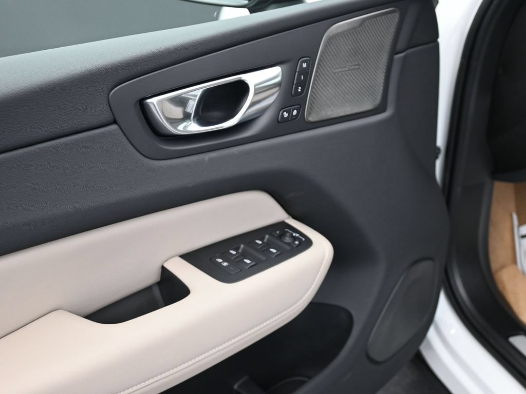 New 2026 Volvo XC60 B5 Plus w/ Climate Package AWD/4WD image 9