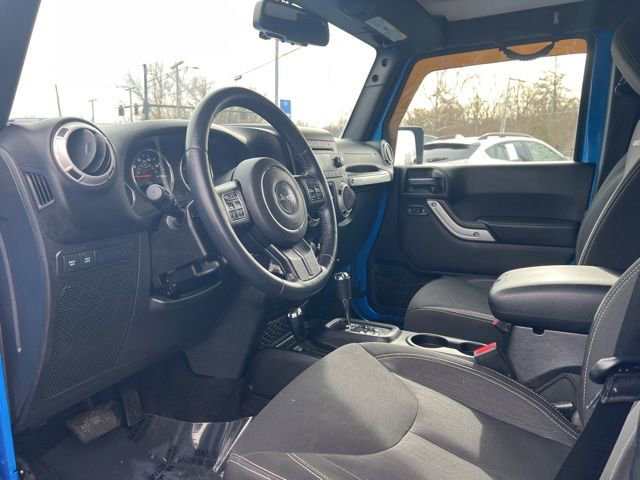 Used 2016 Jeep Wrangler Unlimited Rubicon w/ Connectivity Group image 2