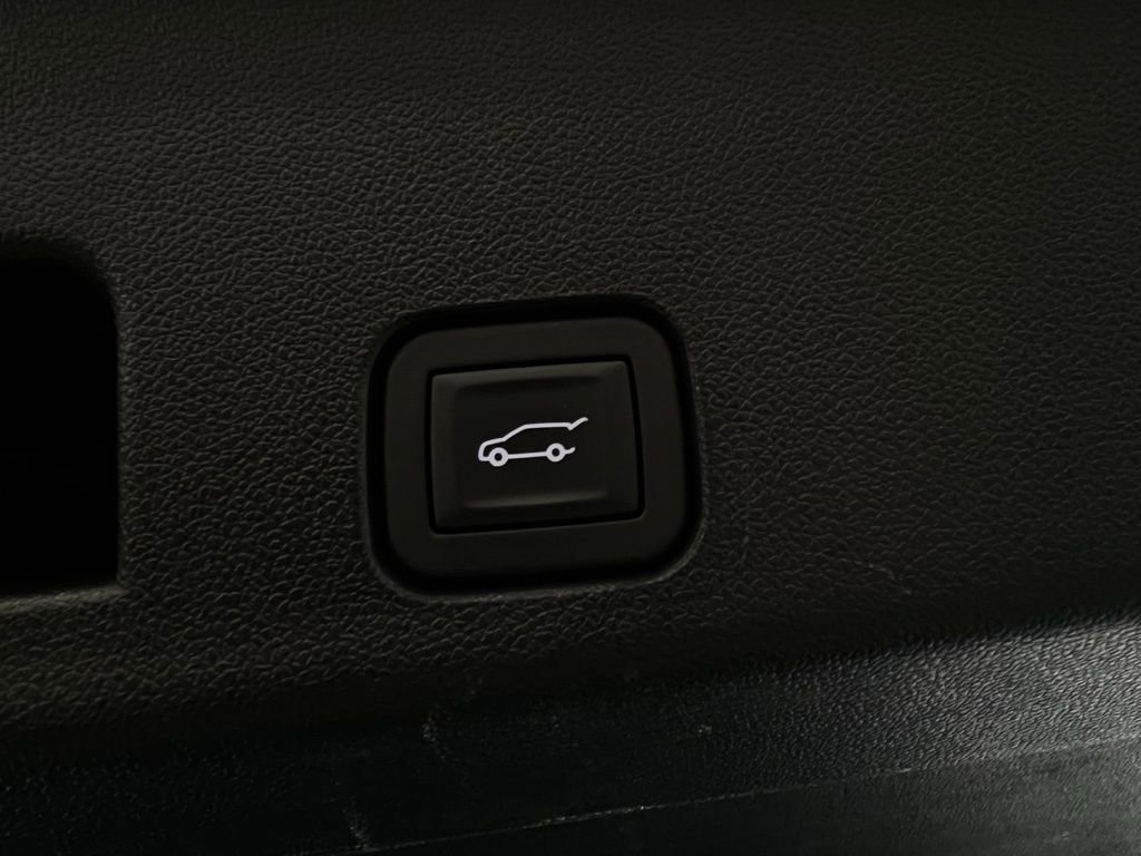 Used 2025 GMC Acadia Elevation image 30