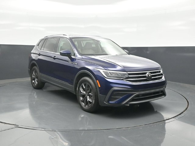 Used 2023 Volkswagen Tiguan SE w/ Panoramic Sunroof Package