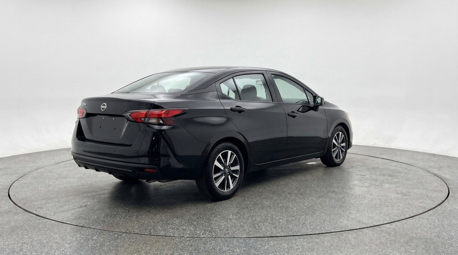 Used 2025 Nissan Versa SV FWD image 9