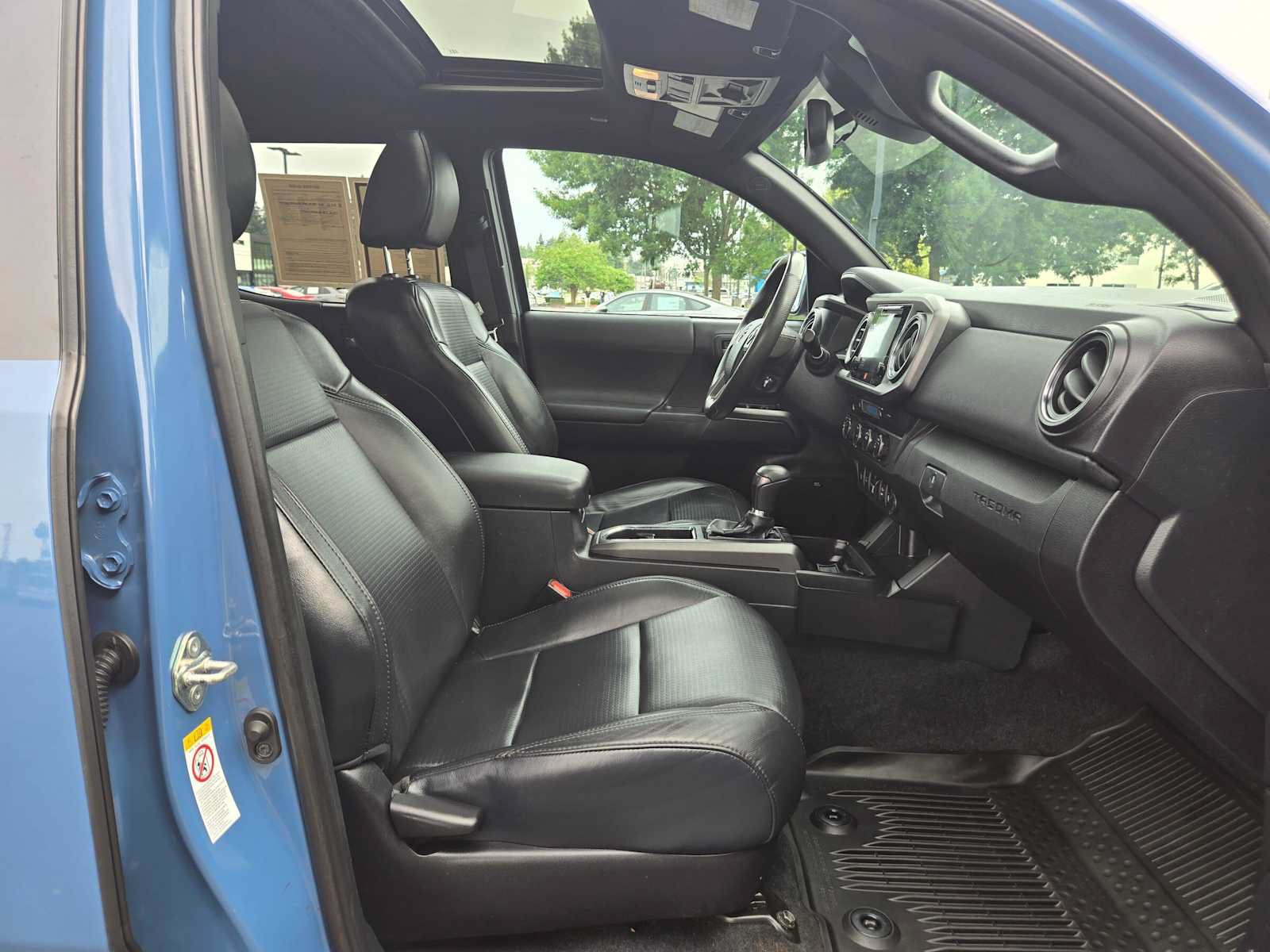 Used 2019 Toyota Tacoma TRD Off-Road AWD/4WD image 11