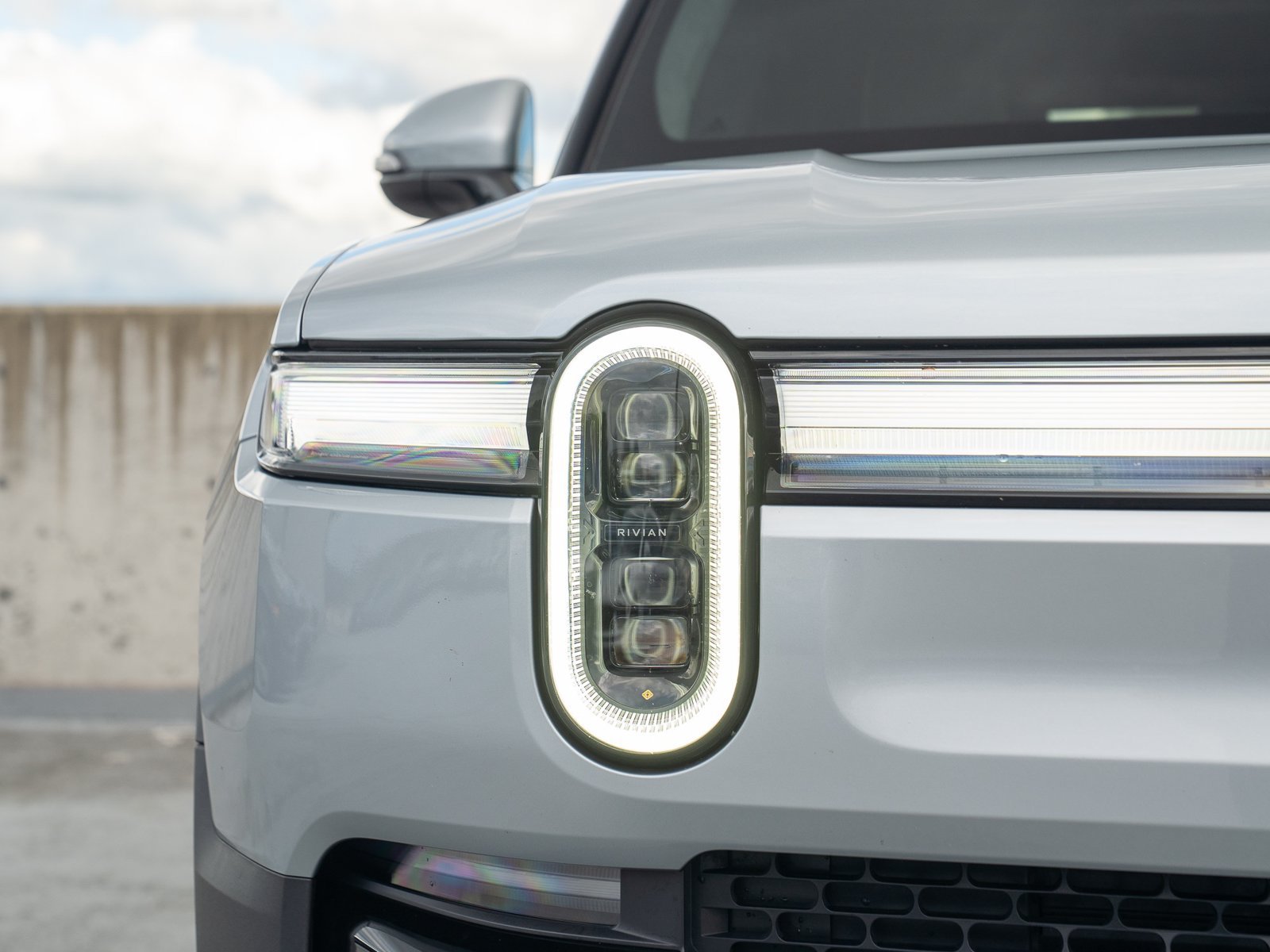 Used 2025 Rivian R1S Adventure Dual AWD/4WD image 8