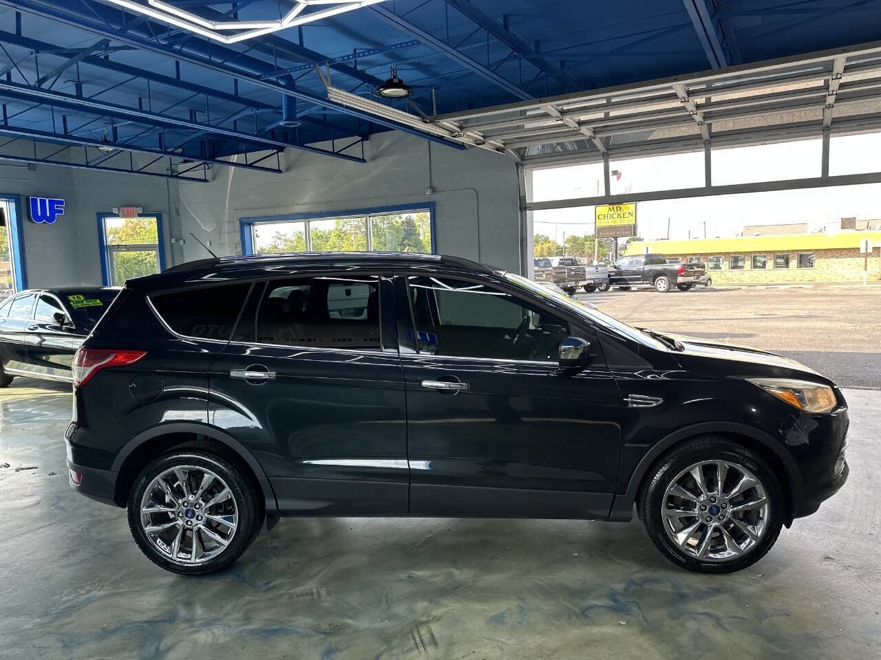 Used 2015 Ford Escape SE w/ SE Chrome Package image 9