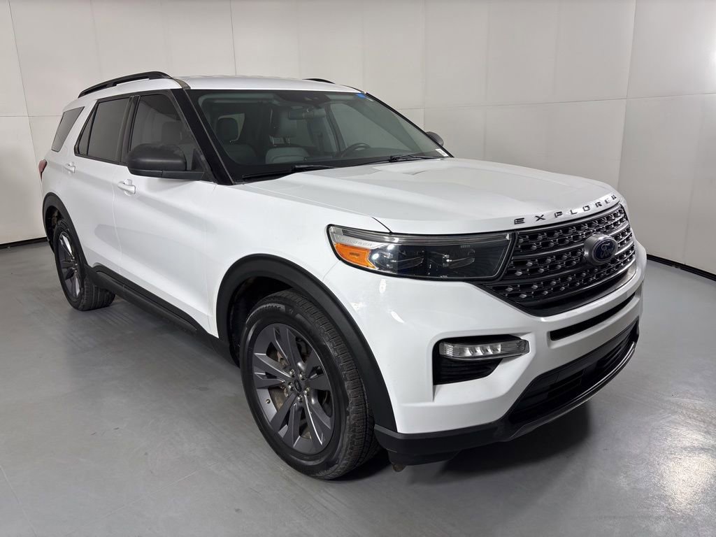 Used 2021 Ford Explorer XLT w/ Equipment Group 202A RWD image 2
