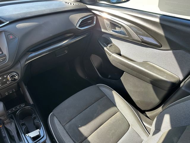 Used 2022 Chevrolet TrailBlazer LT w/ LPO, Blackout Package image 20