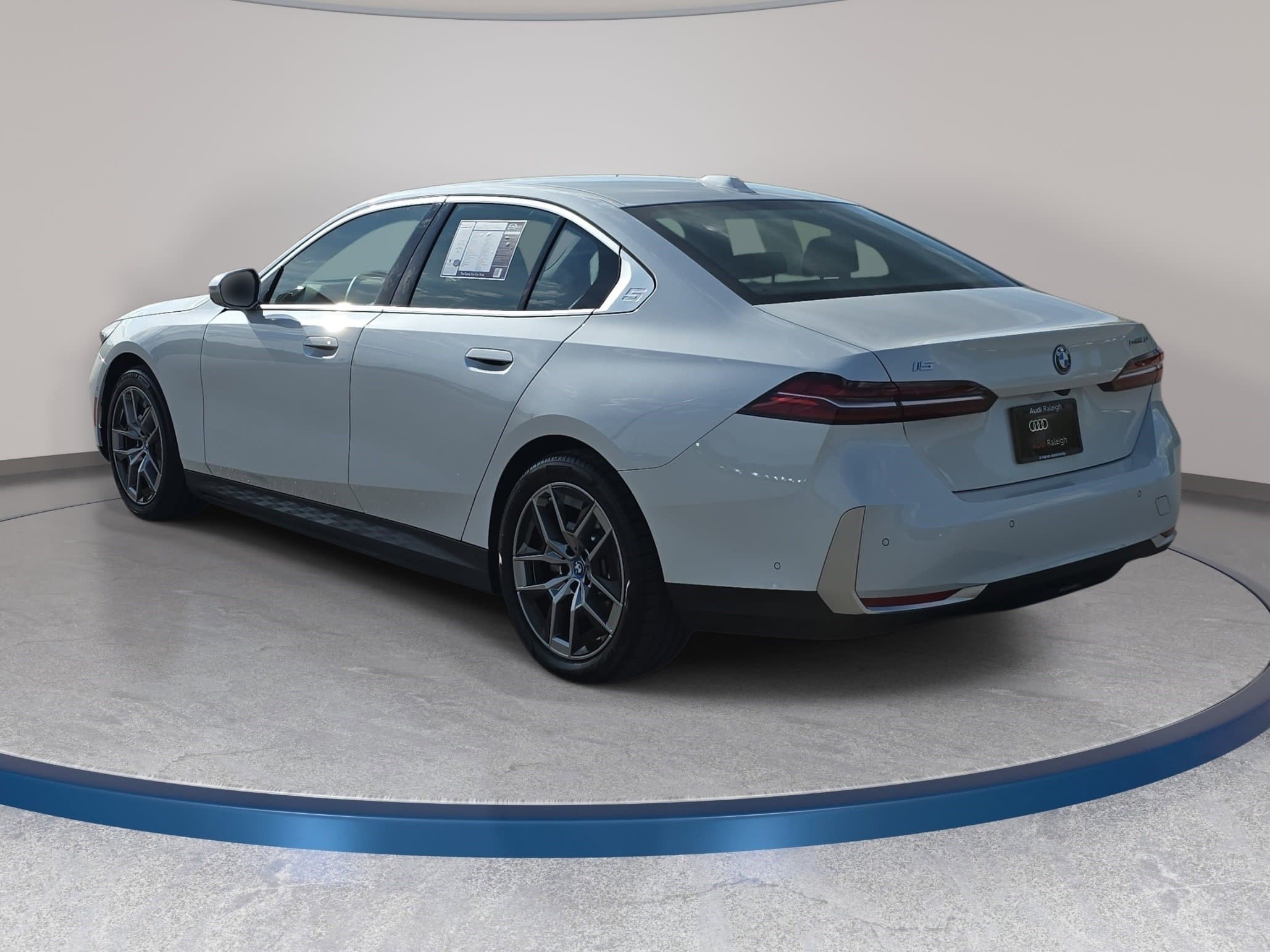 Used 2024 BMW i5 eDrive40i w/ Premium Package RWD image 6