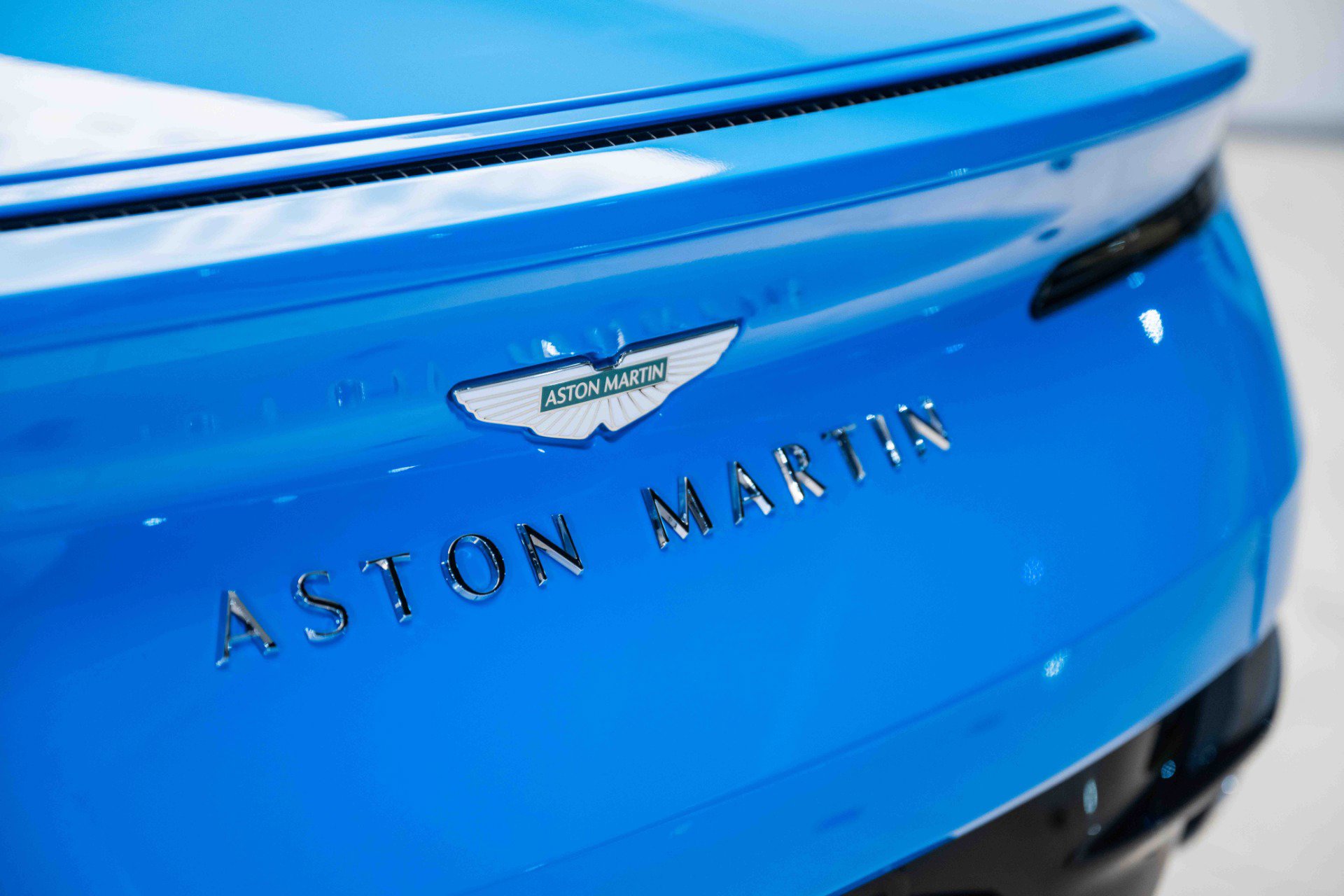 Used 2024 Aston Martin DB12 Coupe image 8