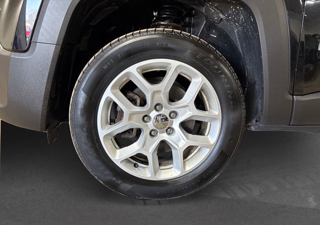 Used 2017 Jeep Renegade Latitude w/ Cold Weather Group image 12