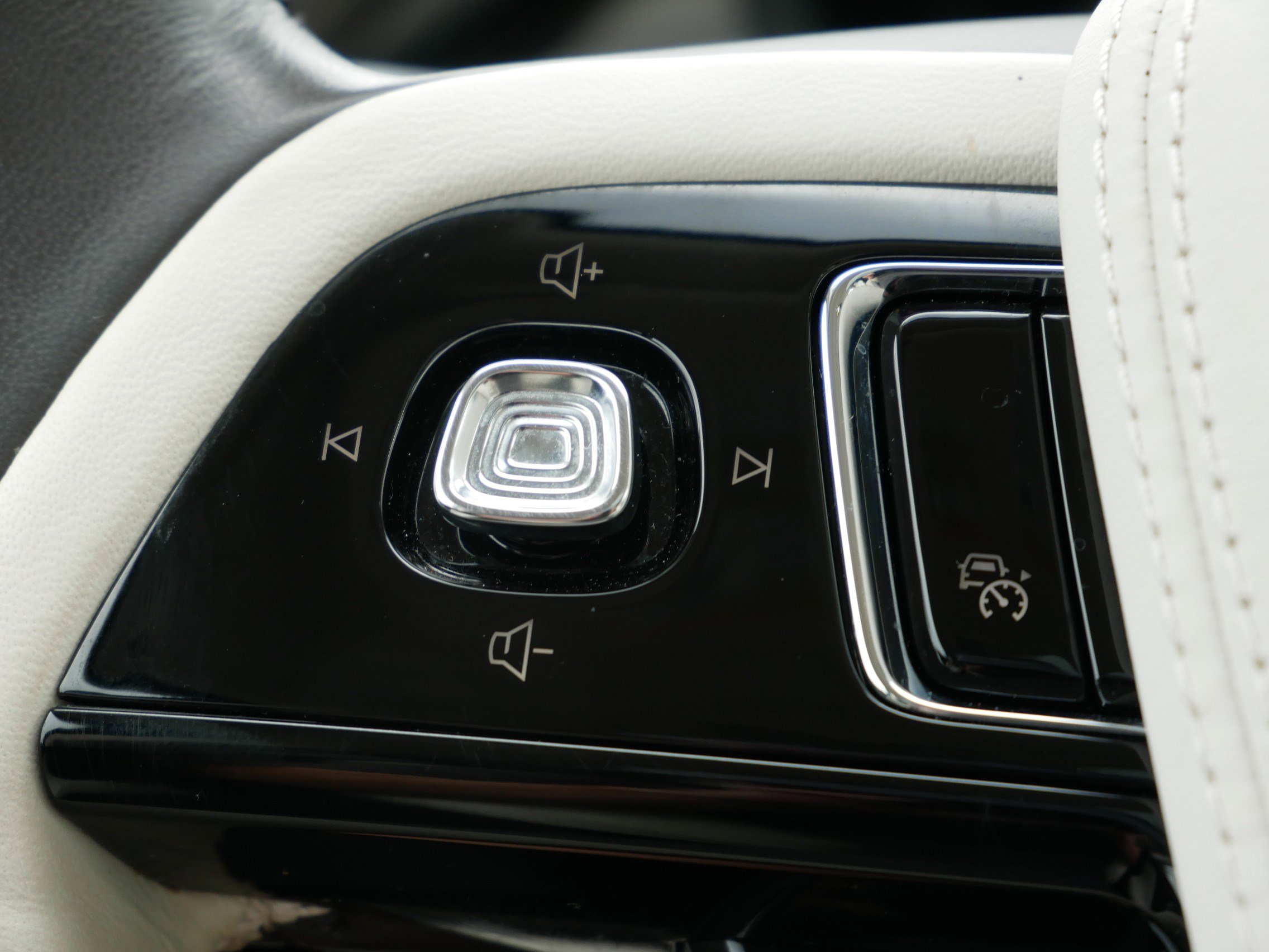 Used 2023 Lincoln Aviator Black Label w/ Dynamic Handling Package image 23