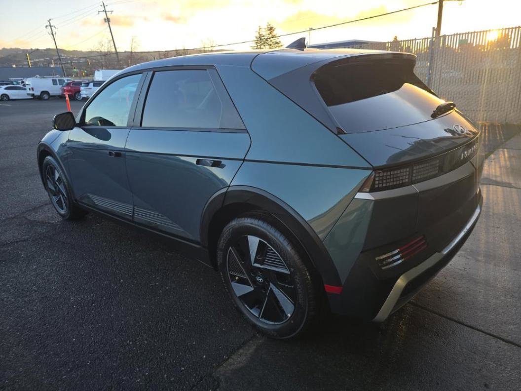 Used 2026 Hyundai Ioniq 5 SE image 3