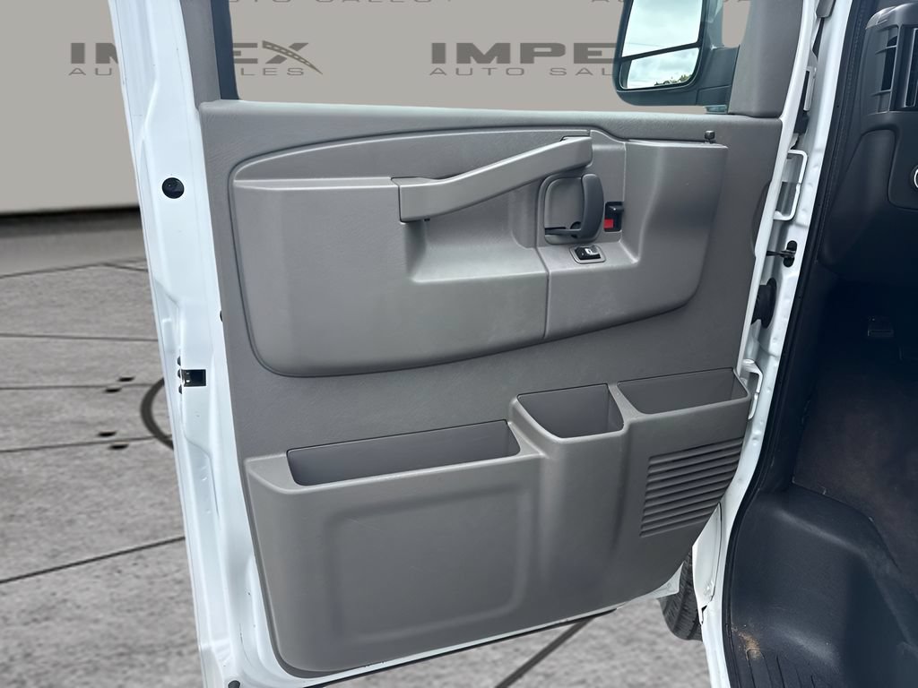 Used 2025 Chevrolet Express 3500 LS RWD image 17