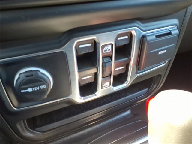 Certified 2022 Jeep Gladiator Willys image 25