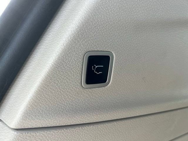 Used 2024 Chrysler Pacifica Limited FWD image 51