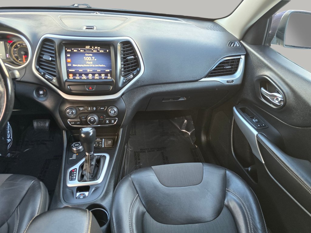 Used 2018 Jeep Cherokee Latitude Plus AWD/4WD image 4