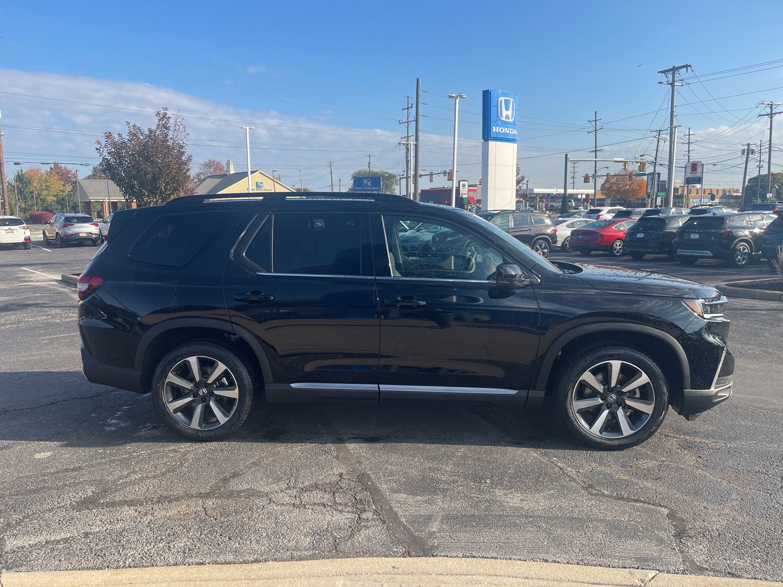 New 2025 Honda Pilot Touring image 5