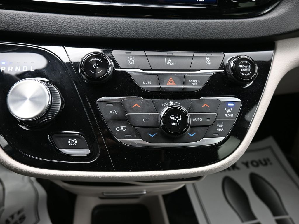 Used 2022 Chrysler Pacifica Touring-L image 21