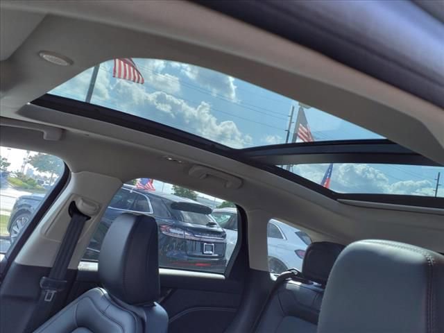 Used 2023 Lincoln Corsair Reserve w/ Equipment Group 202A image 11