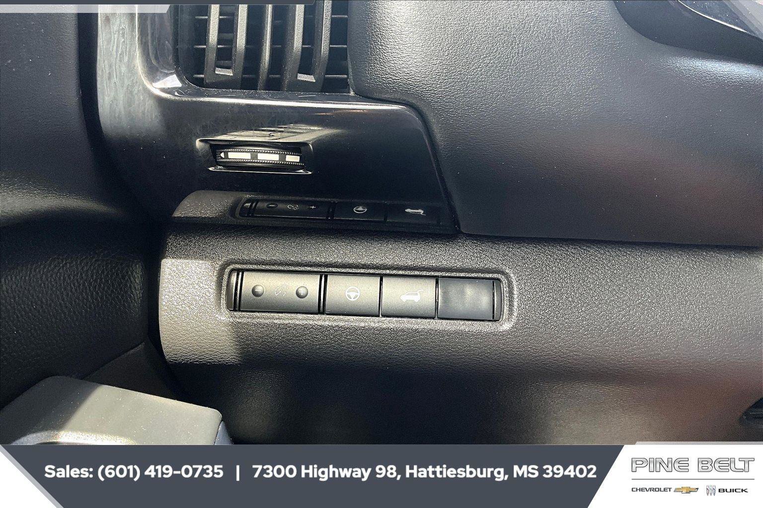 Used 2025 Nissan Pathfinder SV image 23