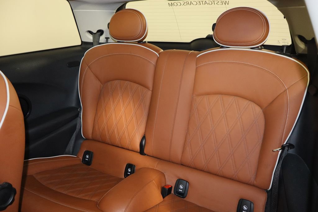 Used 2023 MINI Cooper 2-Door Hardtop w/ Signature Upholstery Package image 16