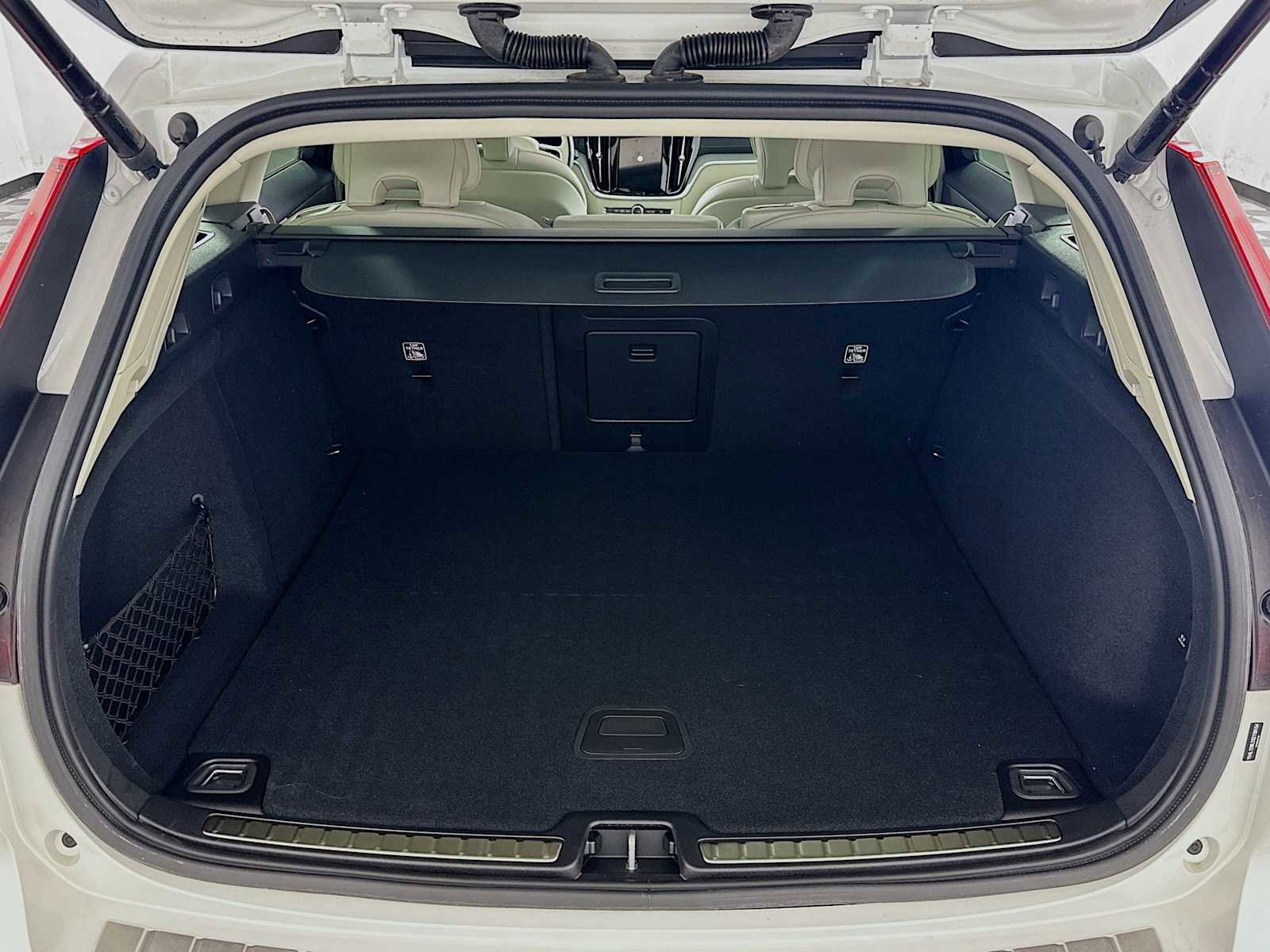 Used 2025 Volvo V60 B5 Cross Country Ultra w/ Climate Package image 24