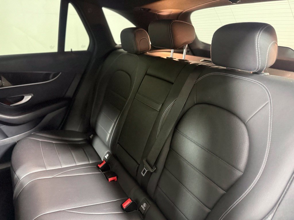 Used 2019 Mercedes-Benz GLC 300 4MATIC image 23