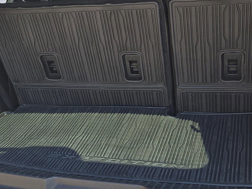 Used 2018 Ford Expedition Limited RWD image 8