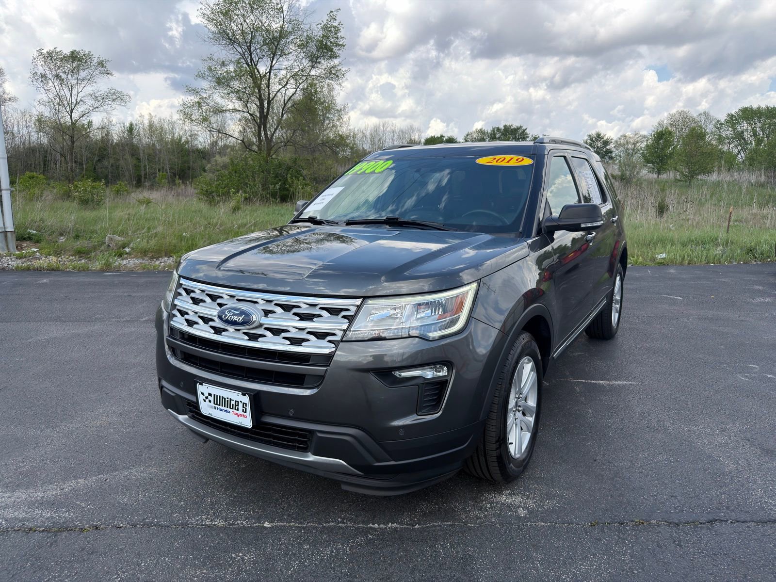 Used 2019 Ford Explorer XLT w/ Equipment Group 202A AWD/4WD image 2
