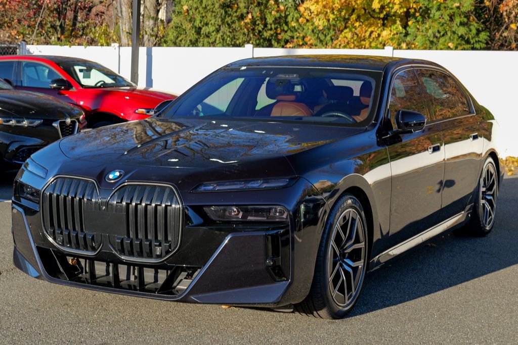 Used 2023 BMW 760i xDrive w/ Executive Package AWD/4WD image 3
