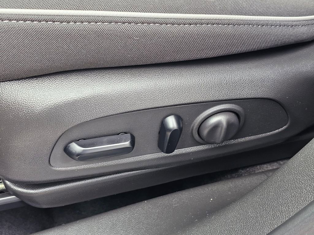 Used 2023 Chevrolet TrailBlazer LT w/ Convenience Package image 22