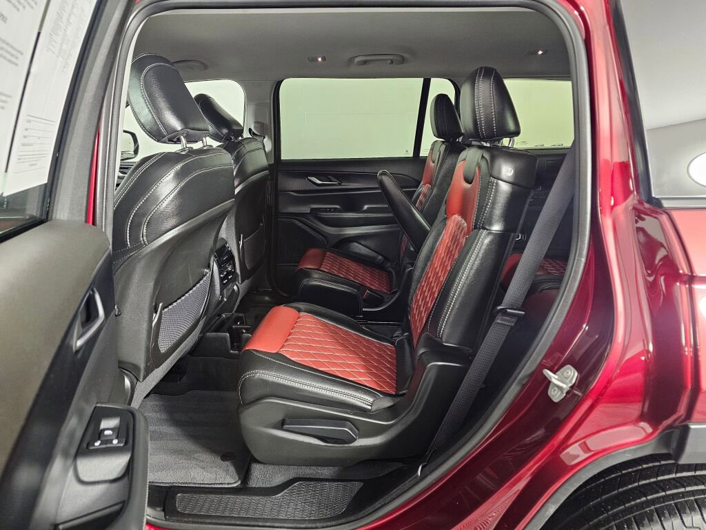 Used 2023 Jeep Grand Cherokee L Laredo AWD/4WD image 33