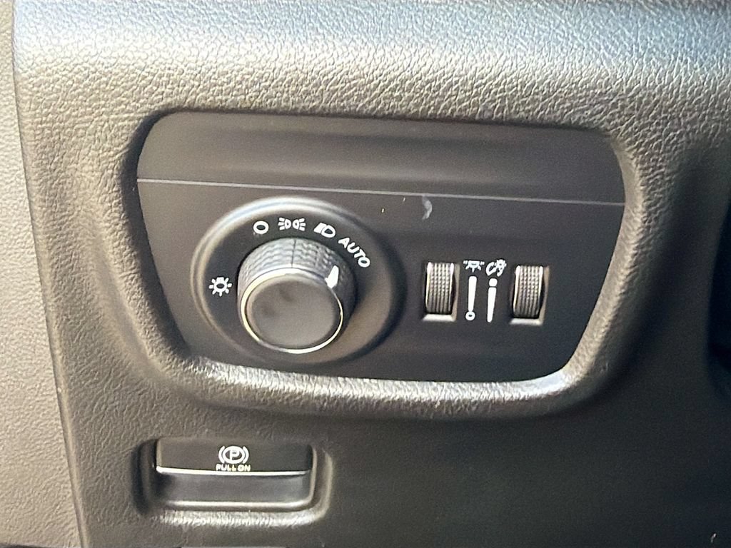 Used 2023 Jeep Grand Cherokee Altitude AWD/4WD image 32