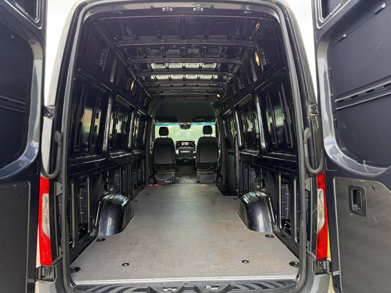 Used 2021 Mercedes-Benz Sprinter 2500 image 13