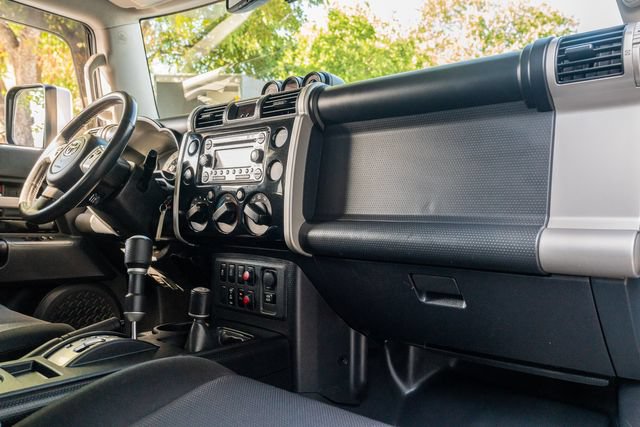 Used 2014 Toyota FJ Cruiser 4WD w/ Upgrade Package image 42