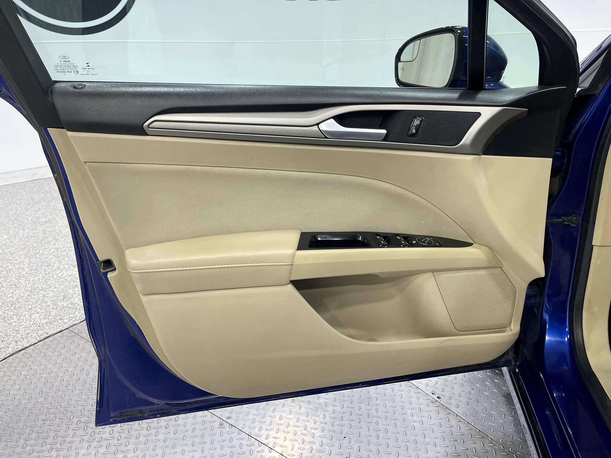 Used 2013 Ford Fusion SE FWD image 13