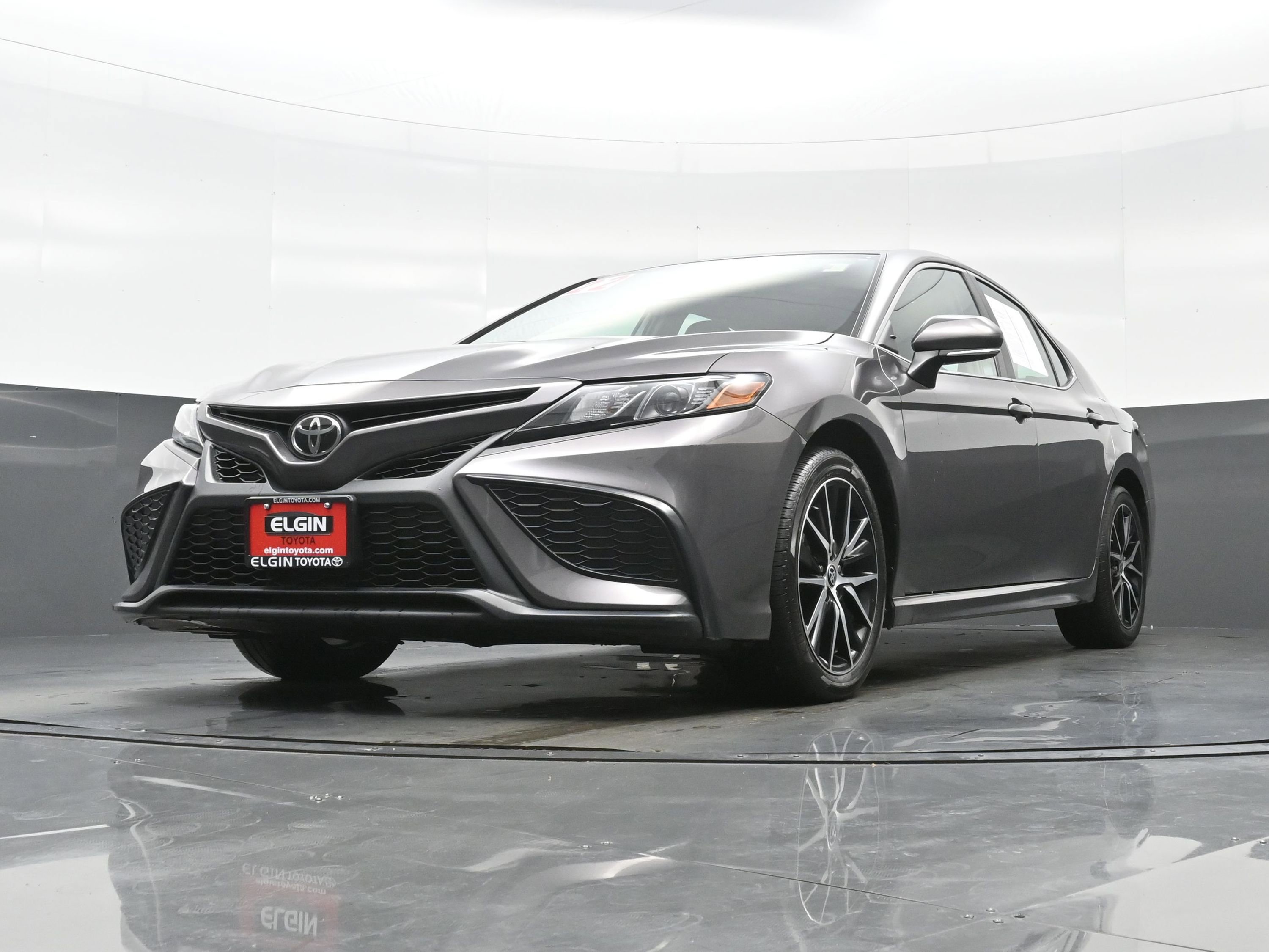 Used 2022 Toyota Camry SE FWD image 27
