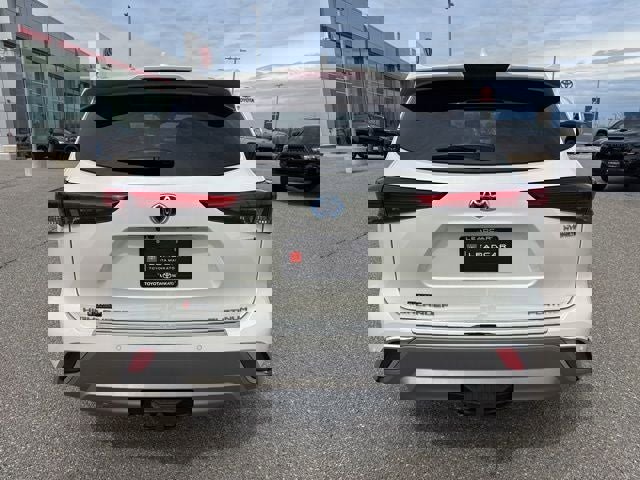 Used 2021 Toyota Highlander Platinum image 10