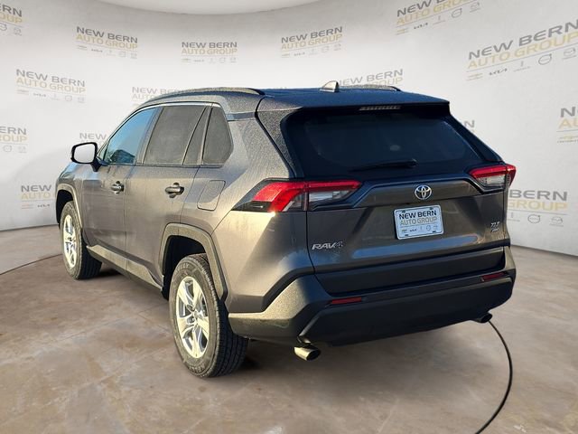 Used 2021 Toyota RAV4 XLE AWD/4WD image 3