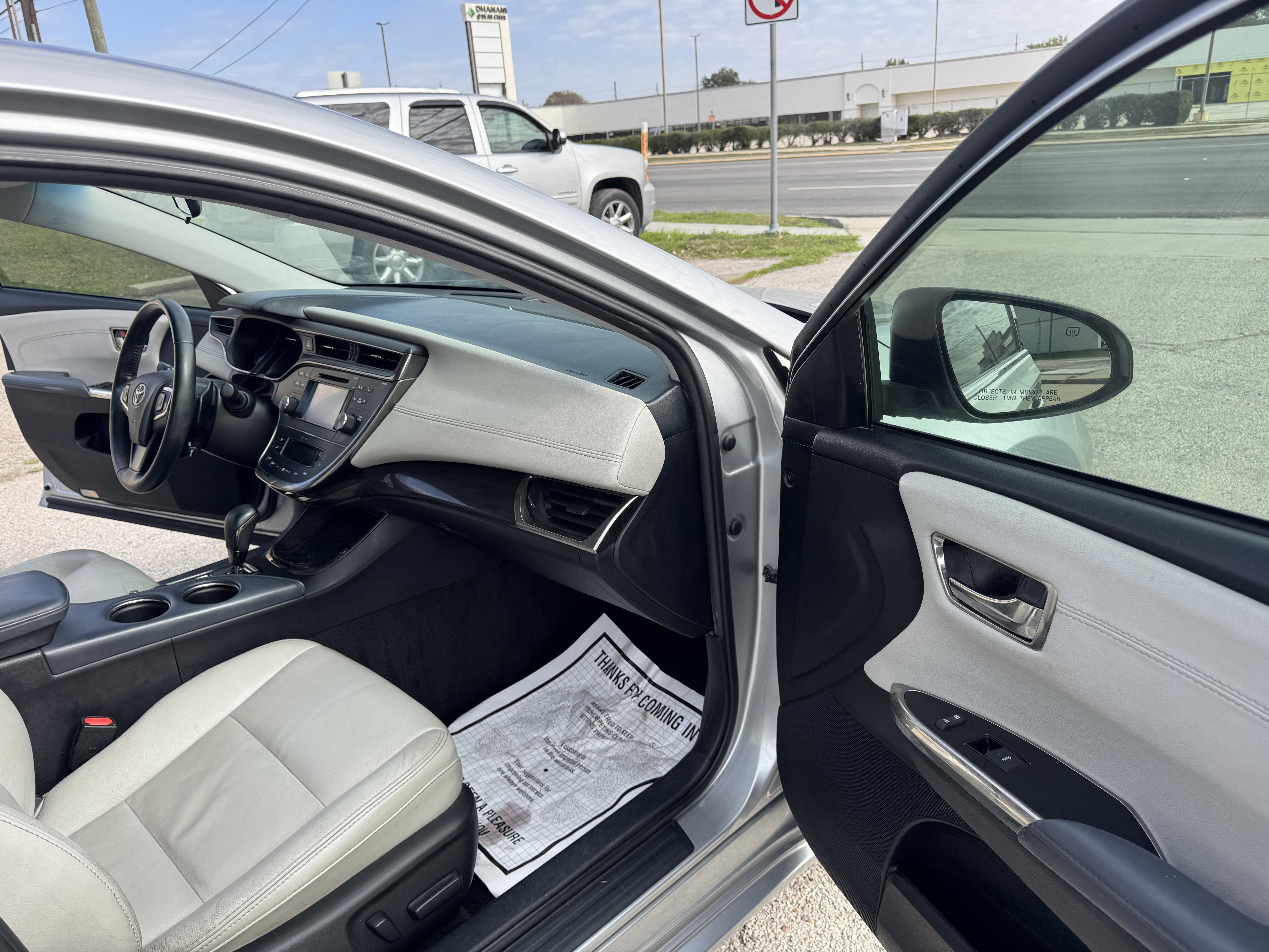 Used 2015 Toyota Avalon XLE FWD image 16