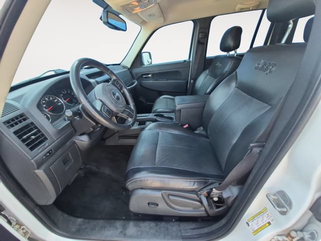 Used 2012 Jeep Liberty Sport AWD/4WD image 9
