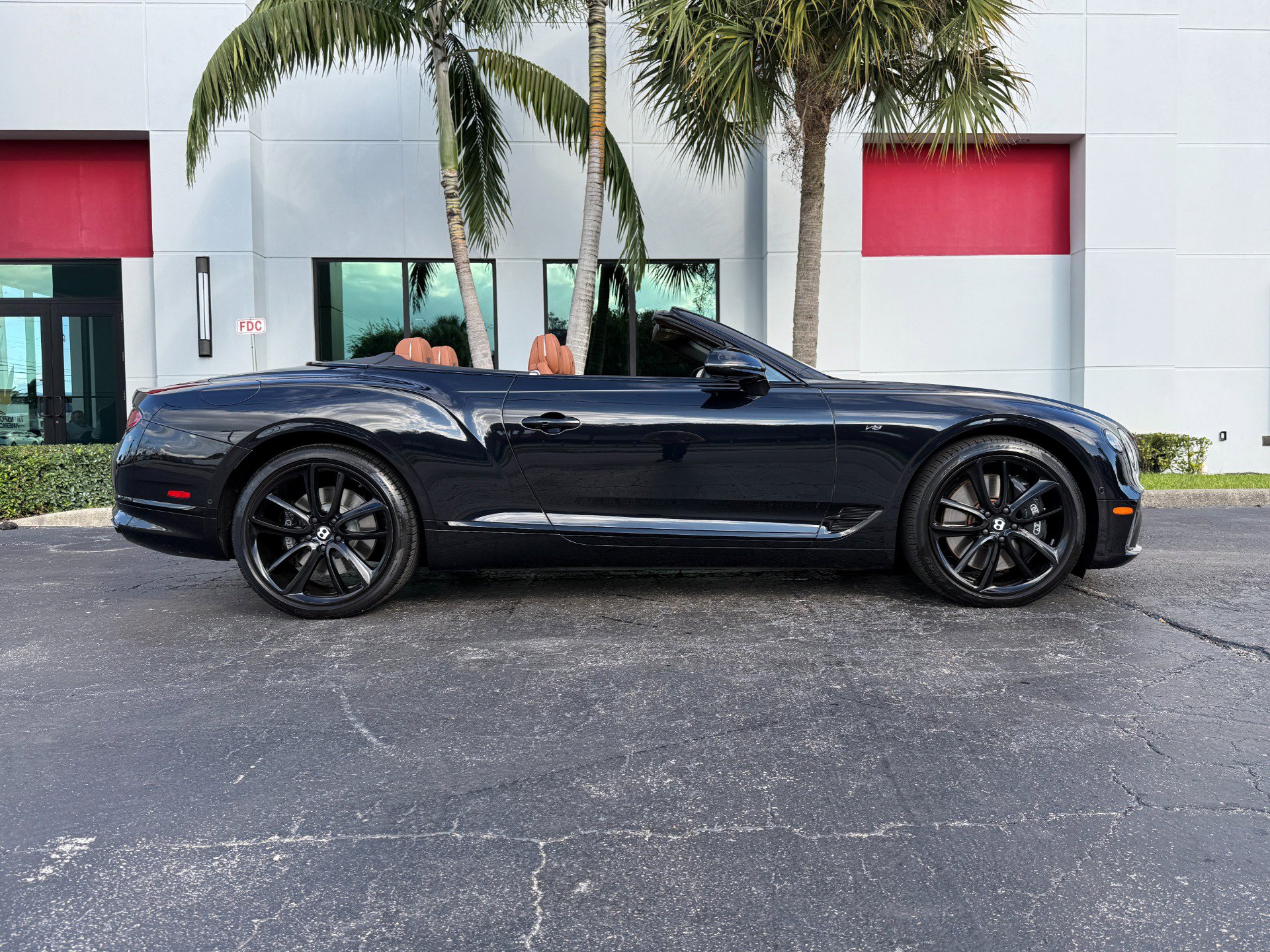 Used 2021 Bentley Continental GT image 2