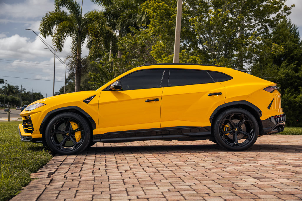 Used 2019 Lamborghini Urus AWD/4WD image 2