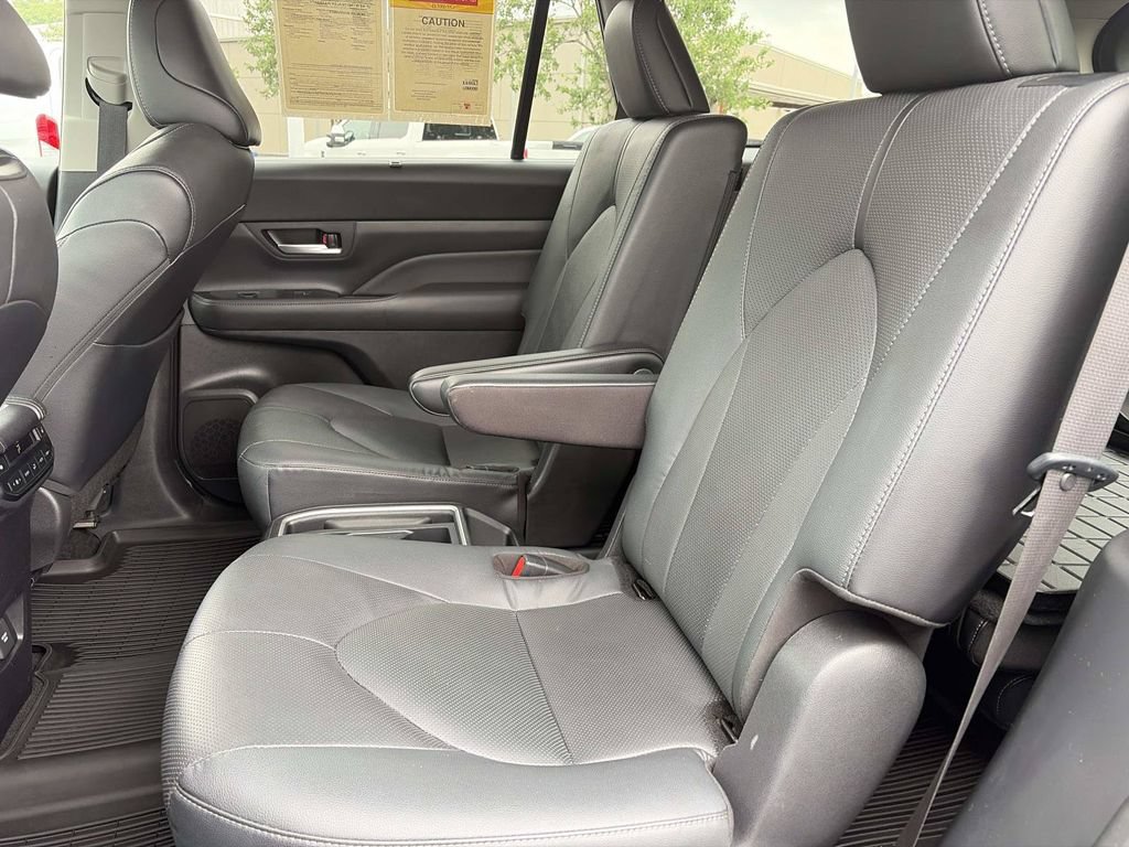 Used 2024 Toyota Grand Highlander FWD image 17