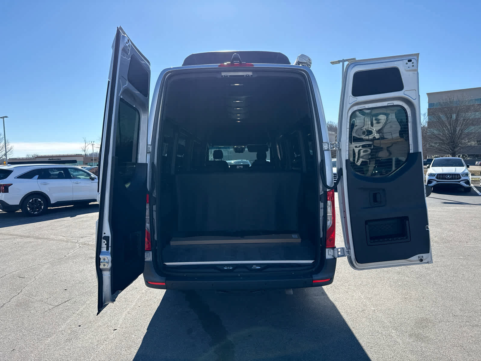 Used 2024 Mercedes-Benz Sprinter 2500 image 28