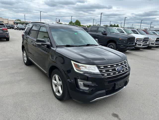 Used 2017 Ford Explorer XLT w/ Equipment Group 202A AWD/4WD image 20